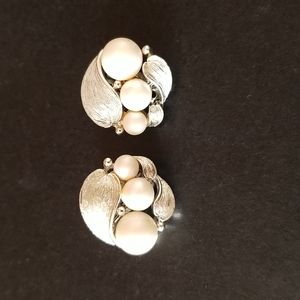 Lisner Clip on Earrings
